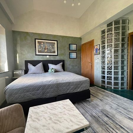 Tona - Miran Apartman - Parking - Samostalna Prijava Карловаць Екстер'єр фото