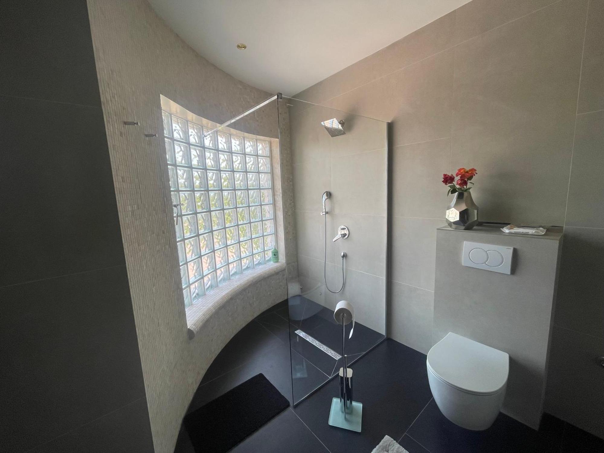 Tona - Miran Apartman - Parking - Samostalna Prijava Карловаць Екстер'єр фото