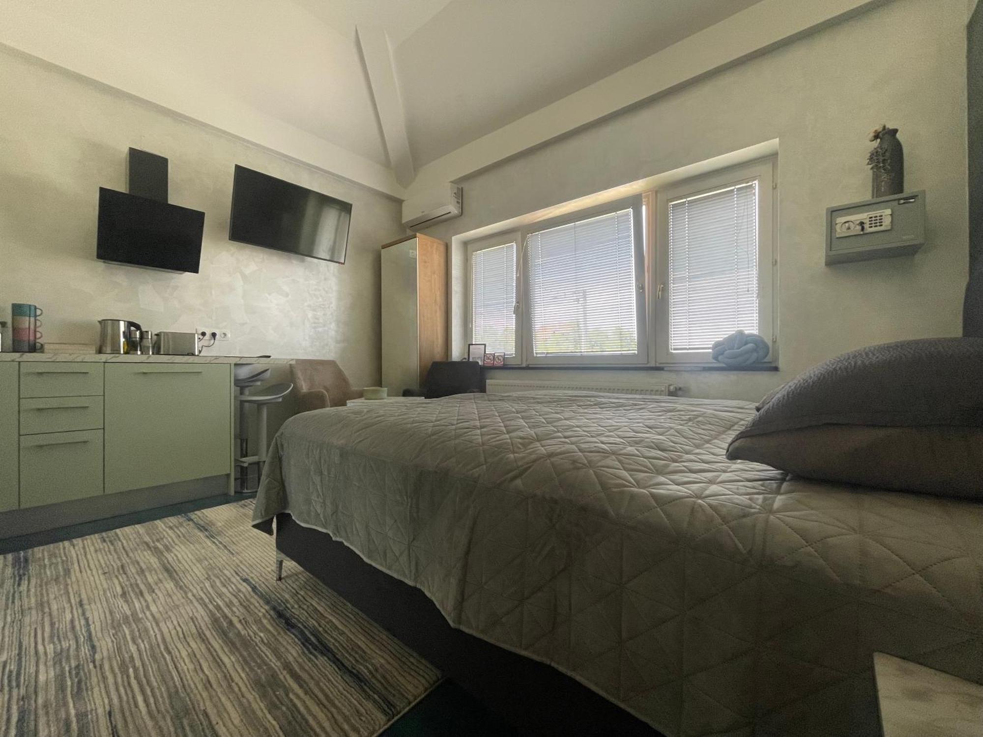 Tona - Miran Apartman - Parking - Samostalna Prijava Карловаць Екстер'єр фото