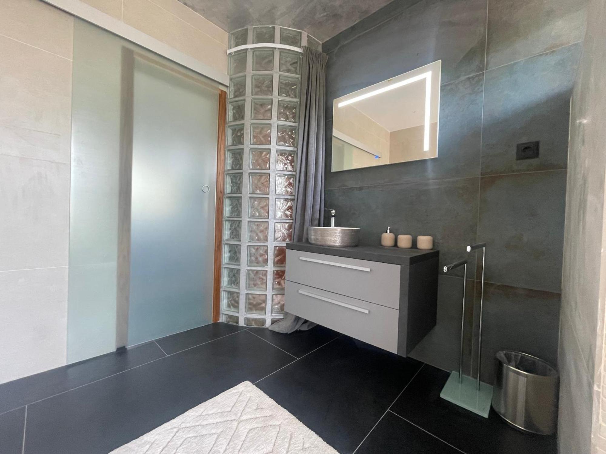 Tona - Miran Apartman - Parking - Samostalna Prijava Карловаць Екстер'єр фото