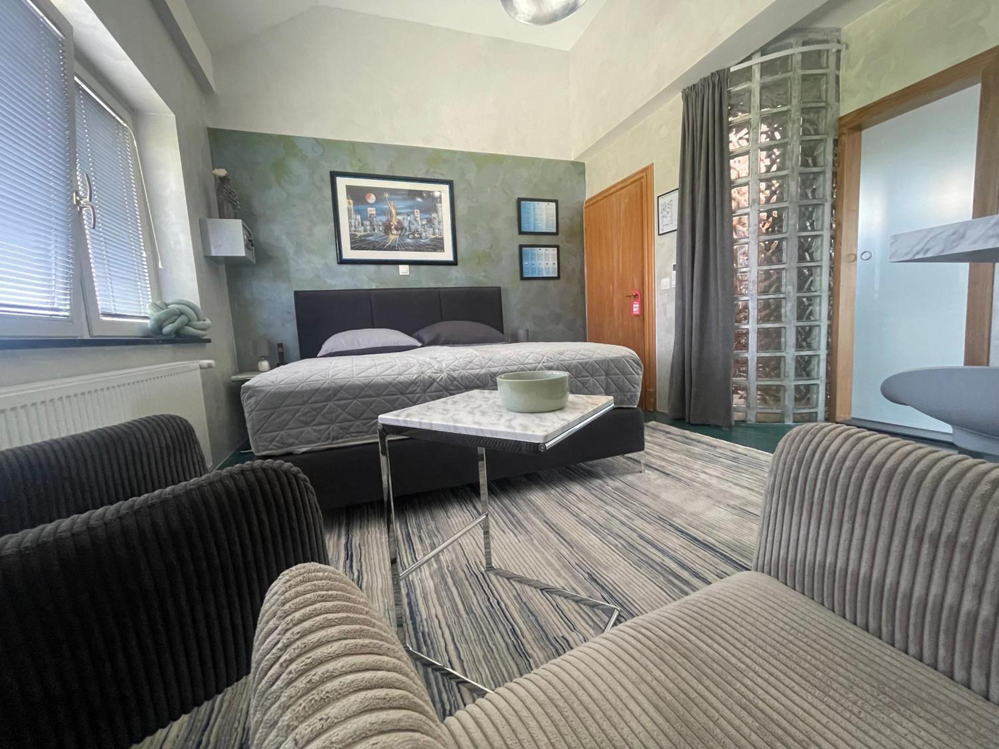Tona - Miran Apartman - Parking - Samostalna Prijava Карловаць Екстер'єр фото